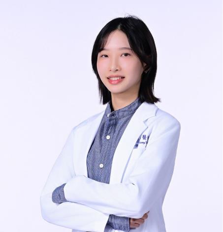 黃明萱 HUANG Ming-Hsuan