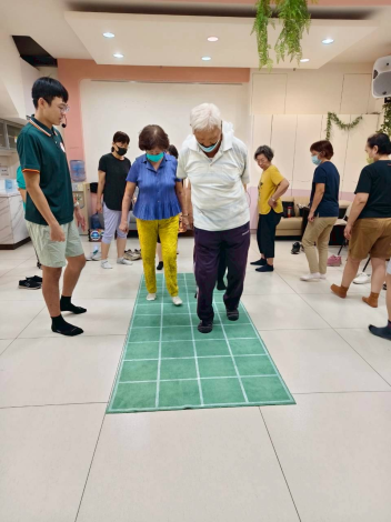 方塊踏步練武功